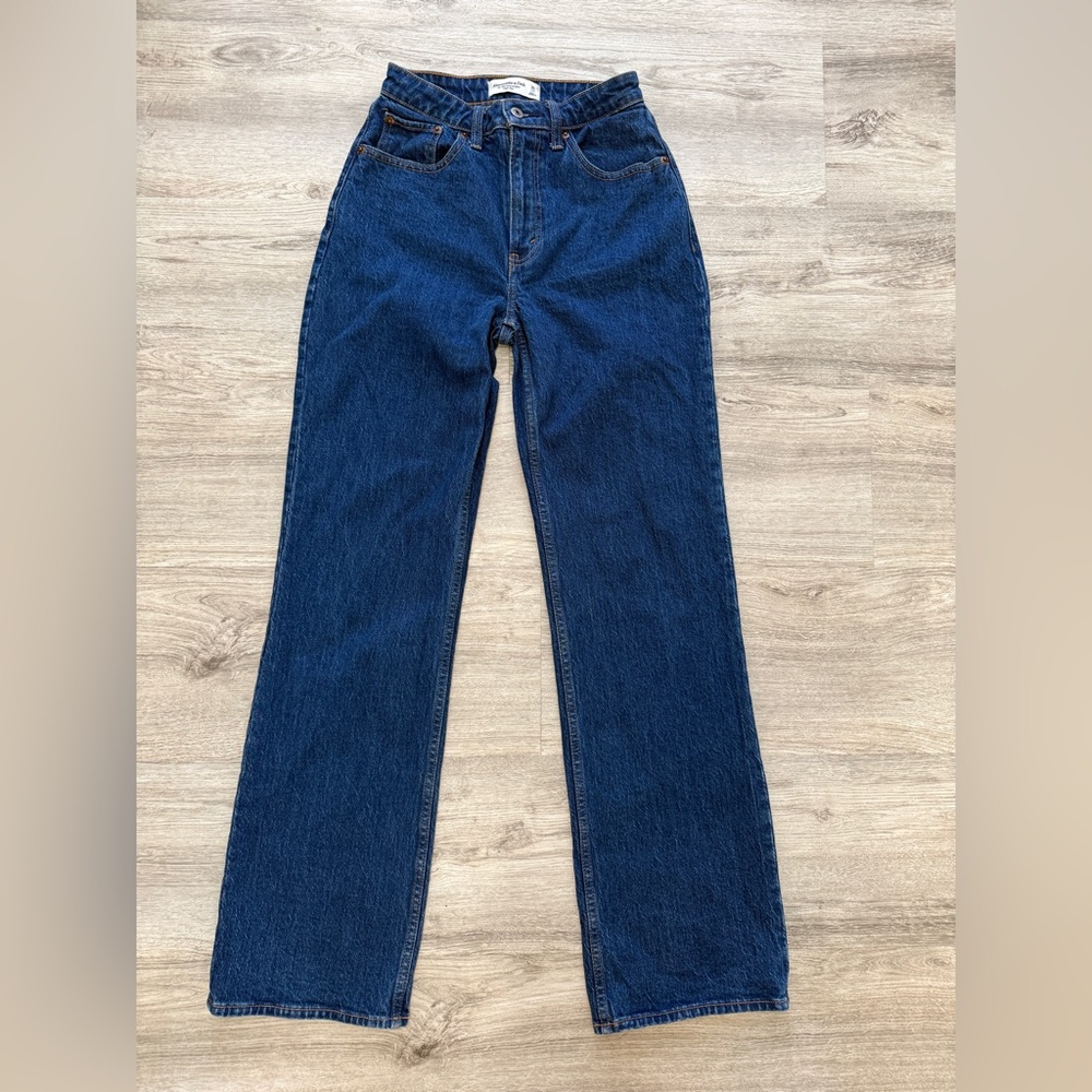 Abercrombie & Fitch Classic Blue Denim 90’s Relaxed Jeans